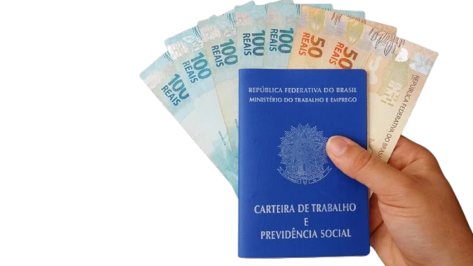 Trabalhador segurando carteira de trabalho — Advocacia Valadão, São Paulo